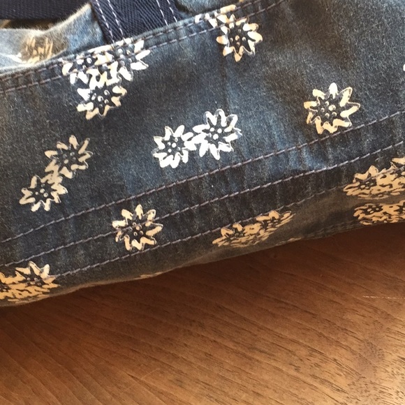 Awesome fun carry all! - Picture 7 of 8